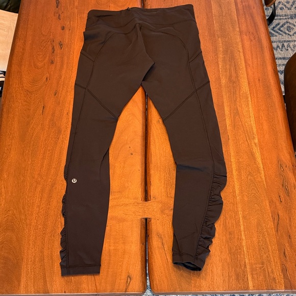 Lululemon leggings with ruching detail - black - Picture 2 of 7